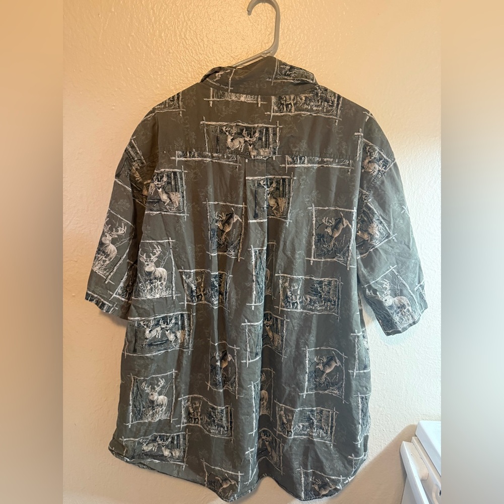 Men's Green Patterned Deer 🦌 Shirt - Picture 4 of 5